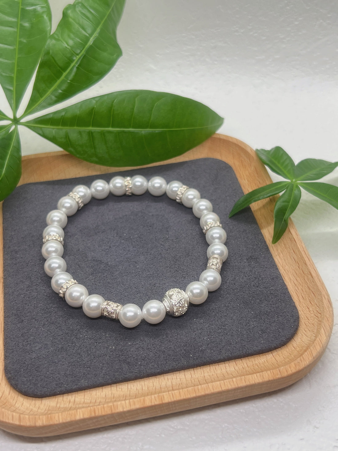 Pearl and Silver Bracelet: An Elegant Narrative on the Wrist