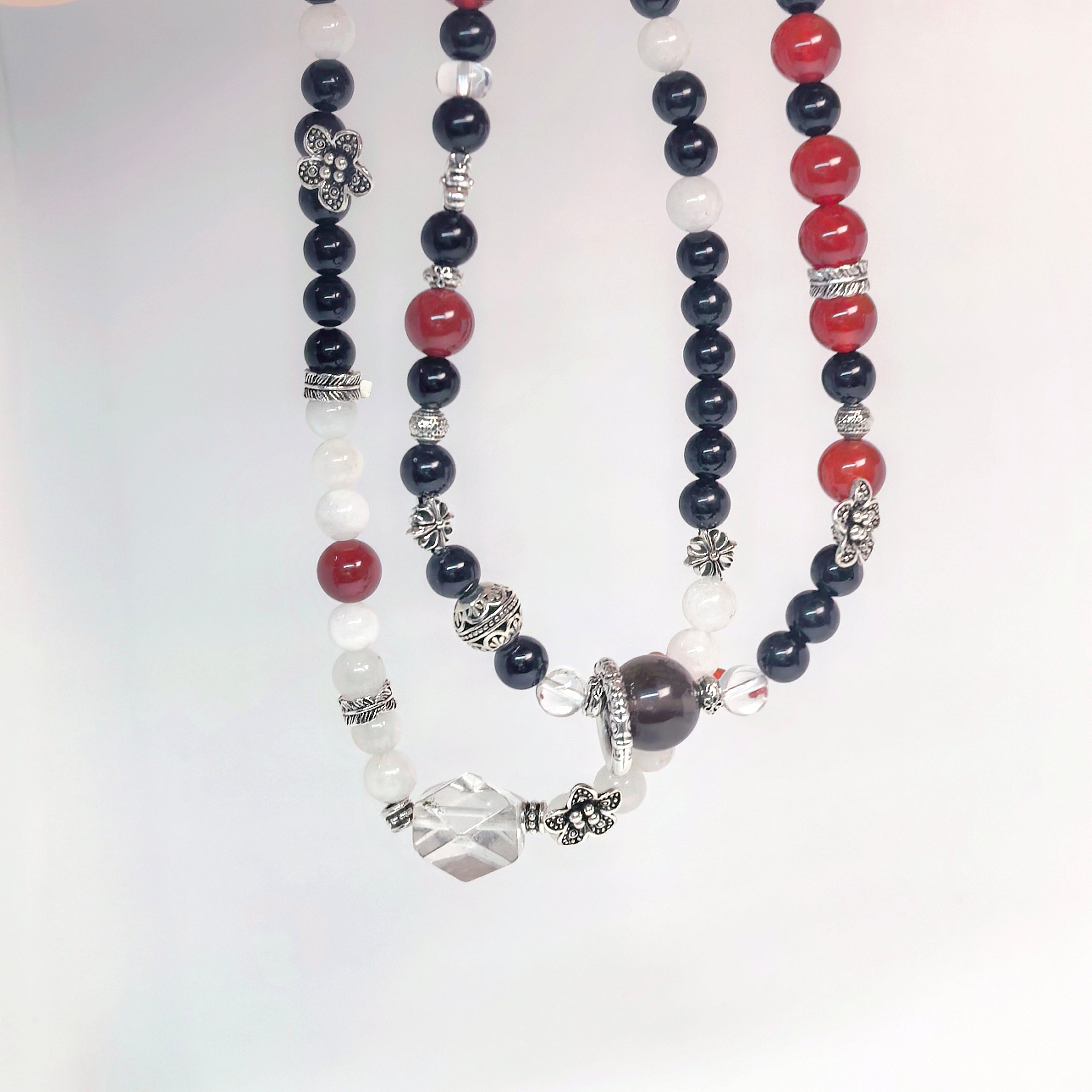 Bracelets assortis pour couple, à plusieurs tours, ornés d'agate rouge et de plumes argentées - Un cadeau unique