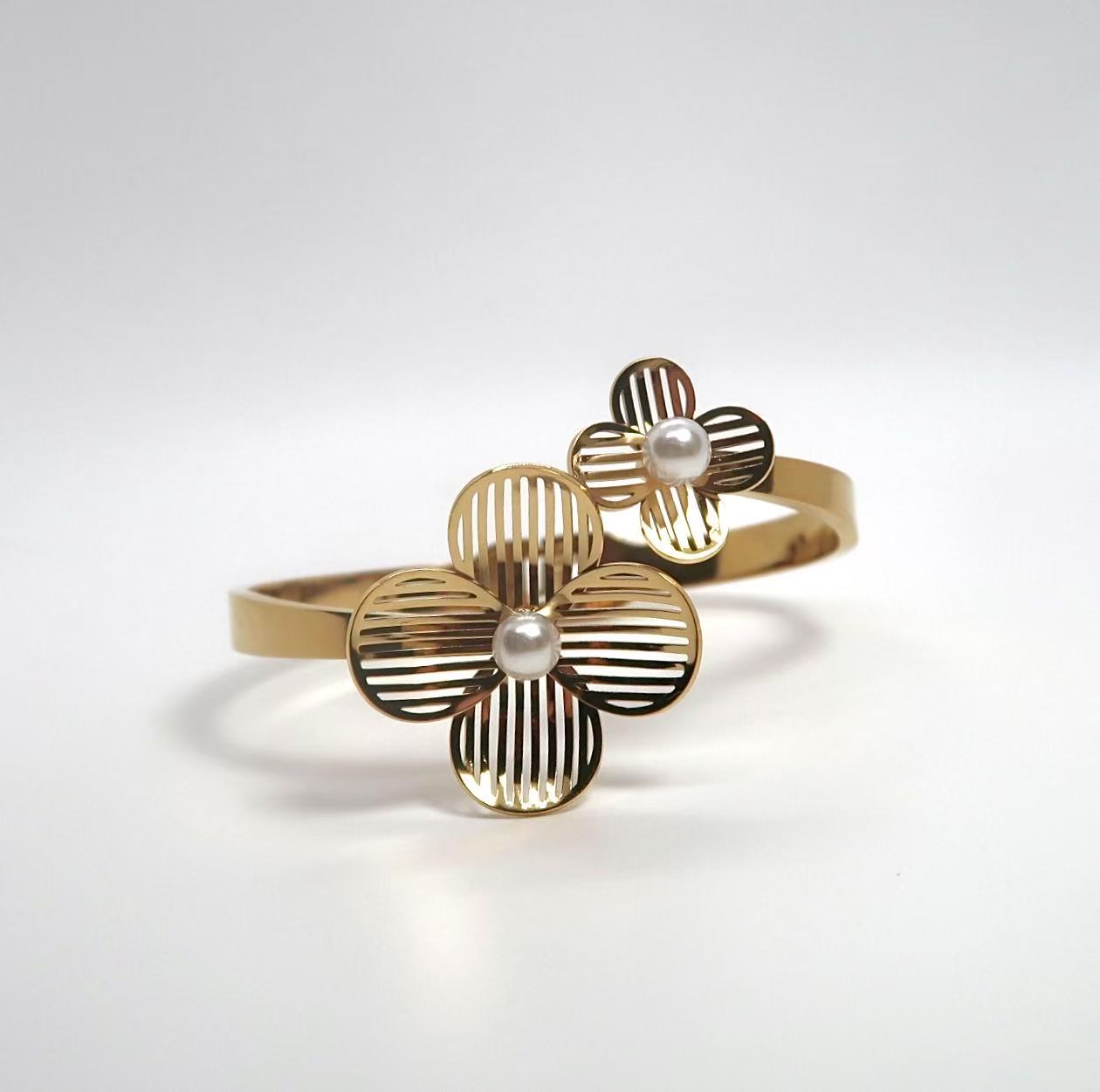 Pearl Flower Titanium Steel Bracelet - Affordable Luxury Accessory - DXbracelet