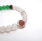 Bracelet en agate blanche, agate verte et quartz fraise avec chaîne en argent