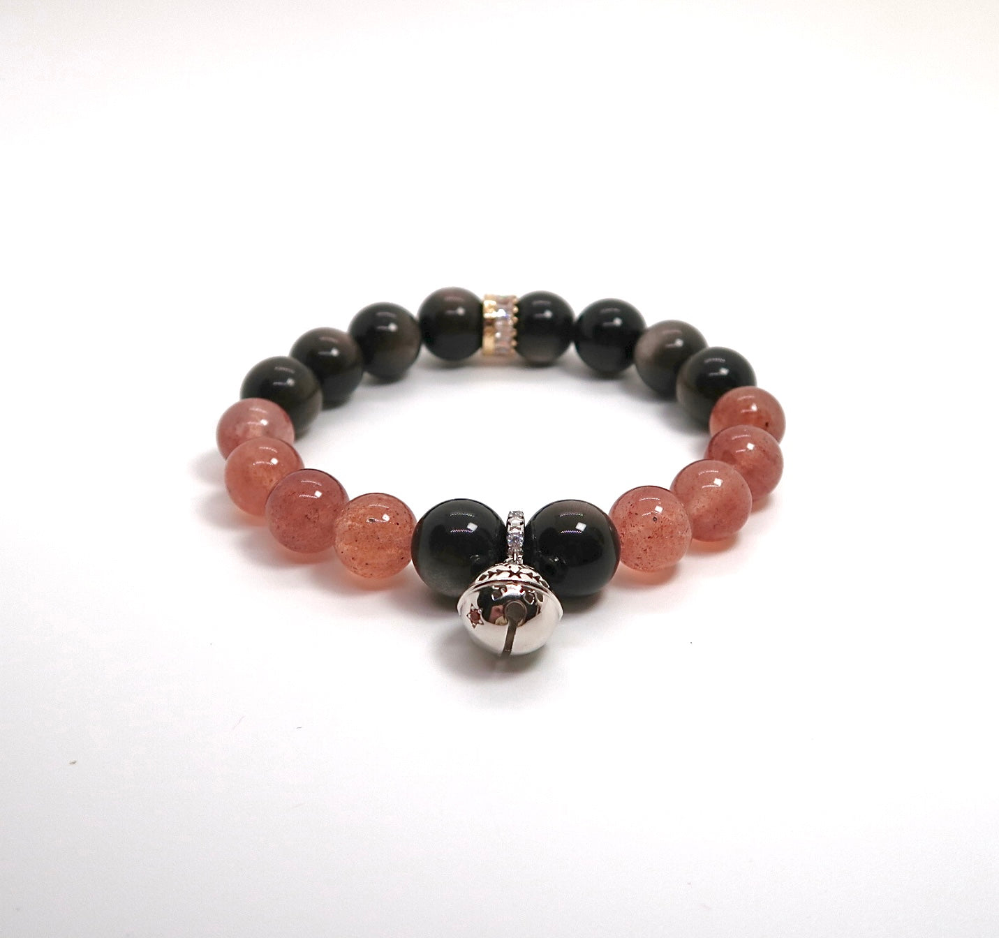 Bracelet fait main en obsidienne argentée et quartz fraise avec breloque en laiton et argent