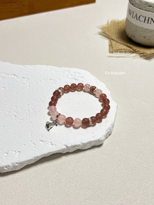 Bracelet à breloques cloche de Noël avec quartz rose et fraise