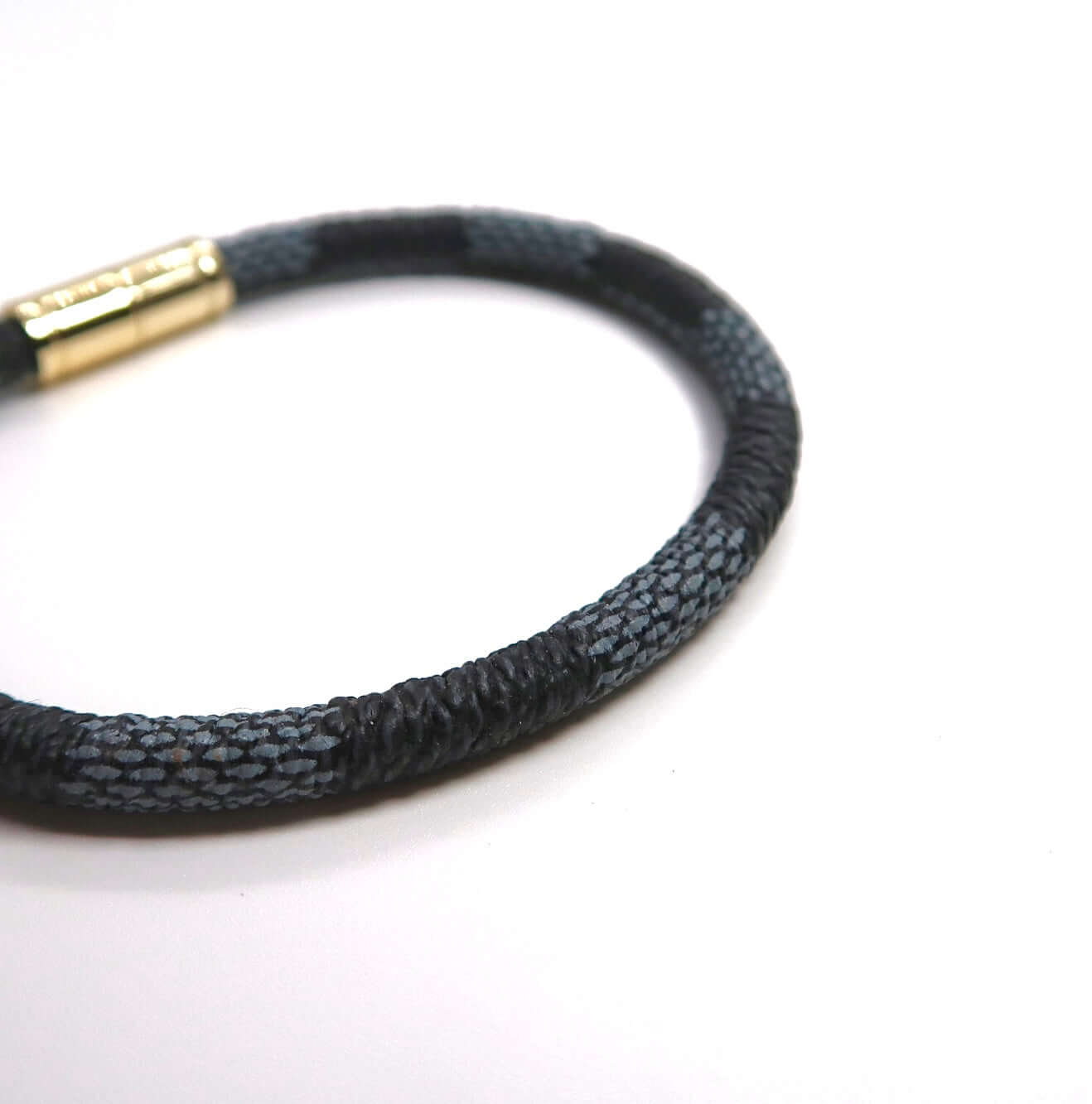 Modern Striped Leather & Alloy Magnetic Bracelet - DXbracelet