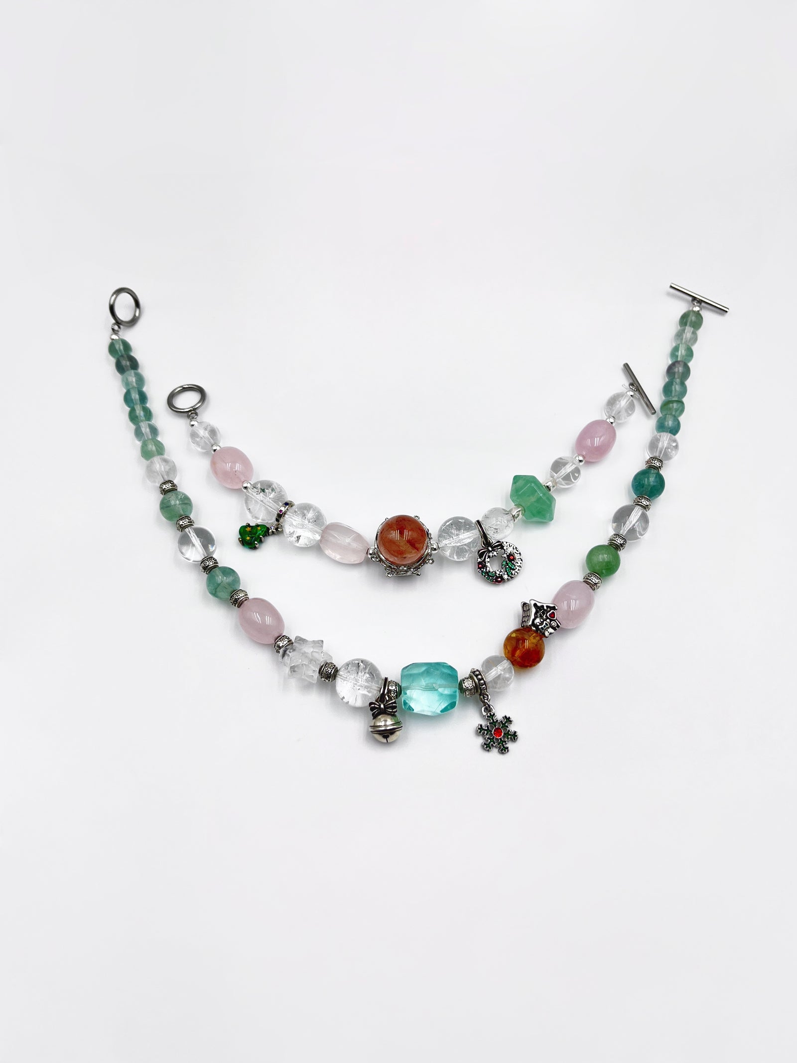 Bracelets de Noël pour couples : Ensemble en quartz rose et fluorite verte avec breloques de Noël