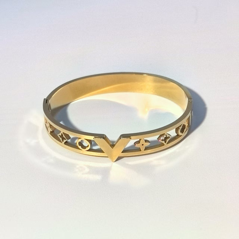 Openwork Clover & V-Shape Titanium Steel Bracelet - Delicate Lucky Charm - DXbracelet