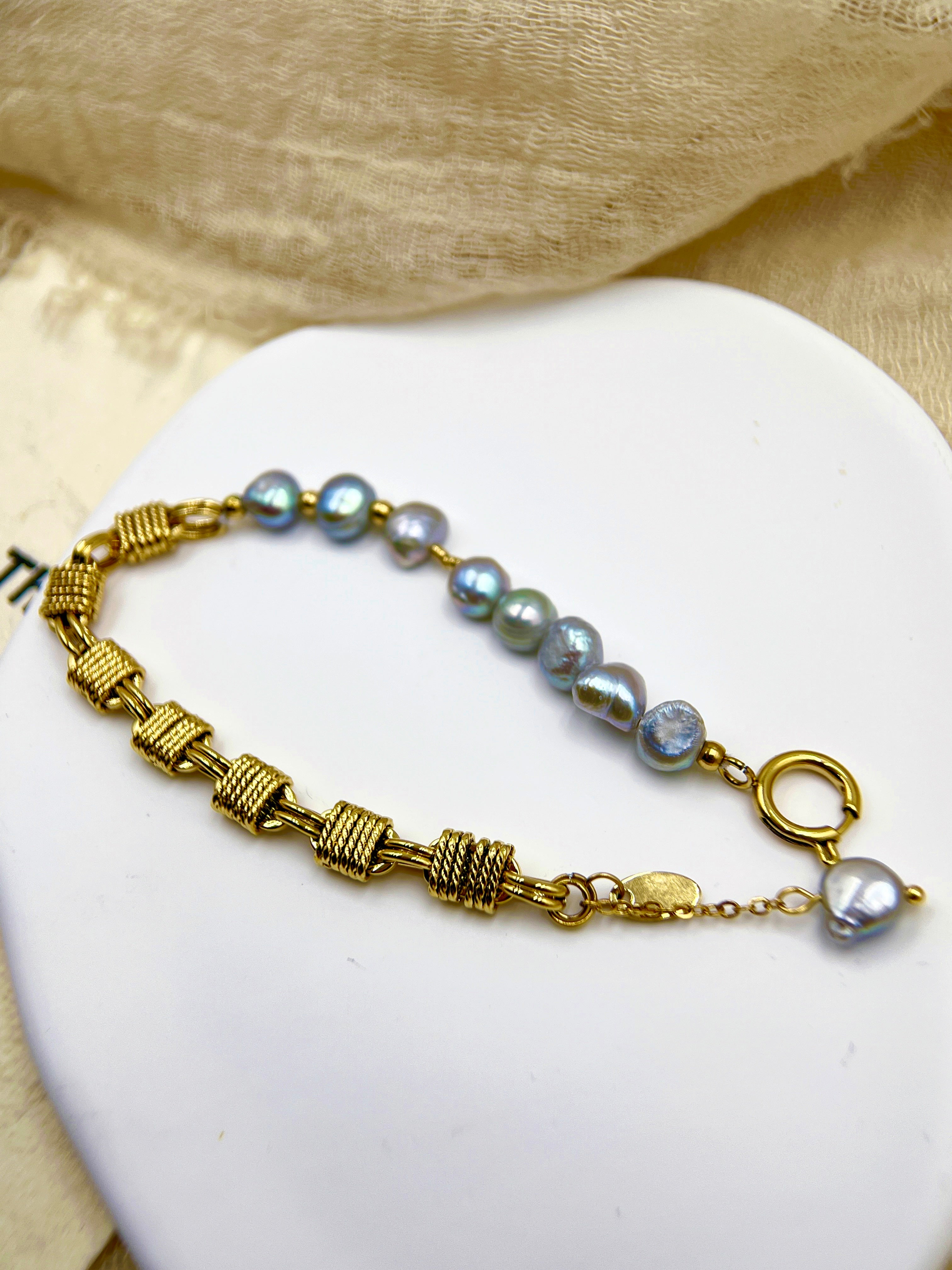 Natural freshwater pearl gold-woven bracelet | Elegant bohemian-style women's jewelry | A unique thank-you gift