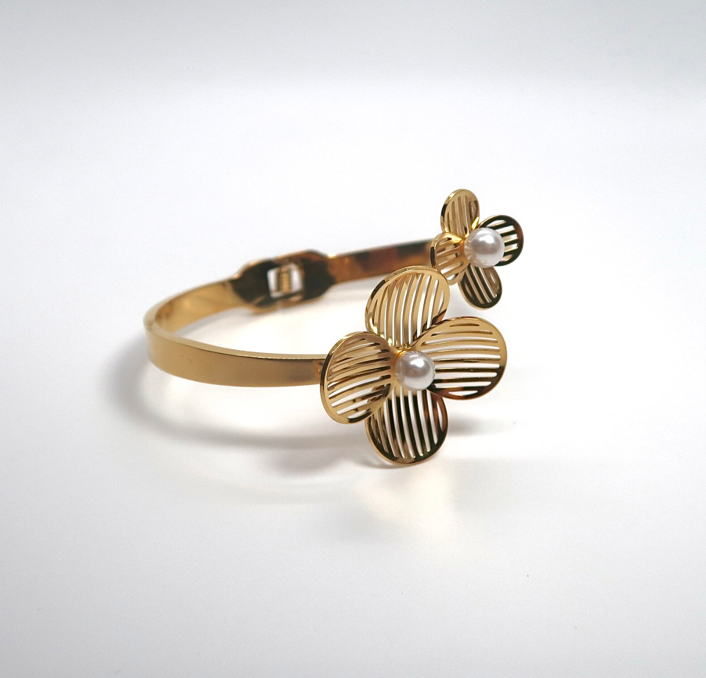 Pearl Flower Titanium Steel Bracelet - Affordable Luxury Accessory - DXbracelet