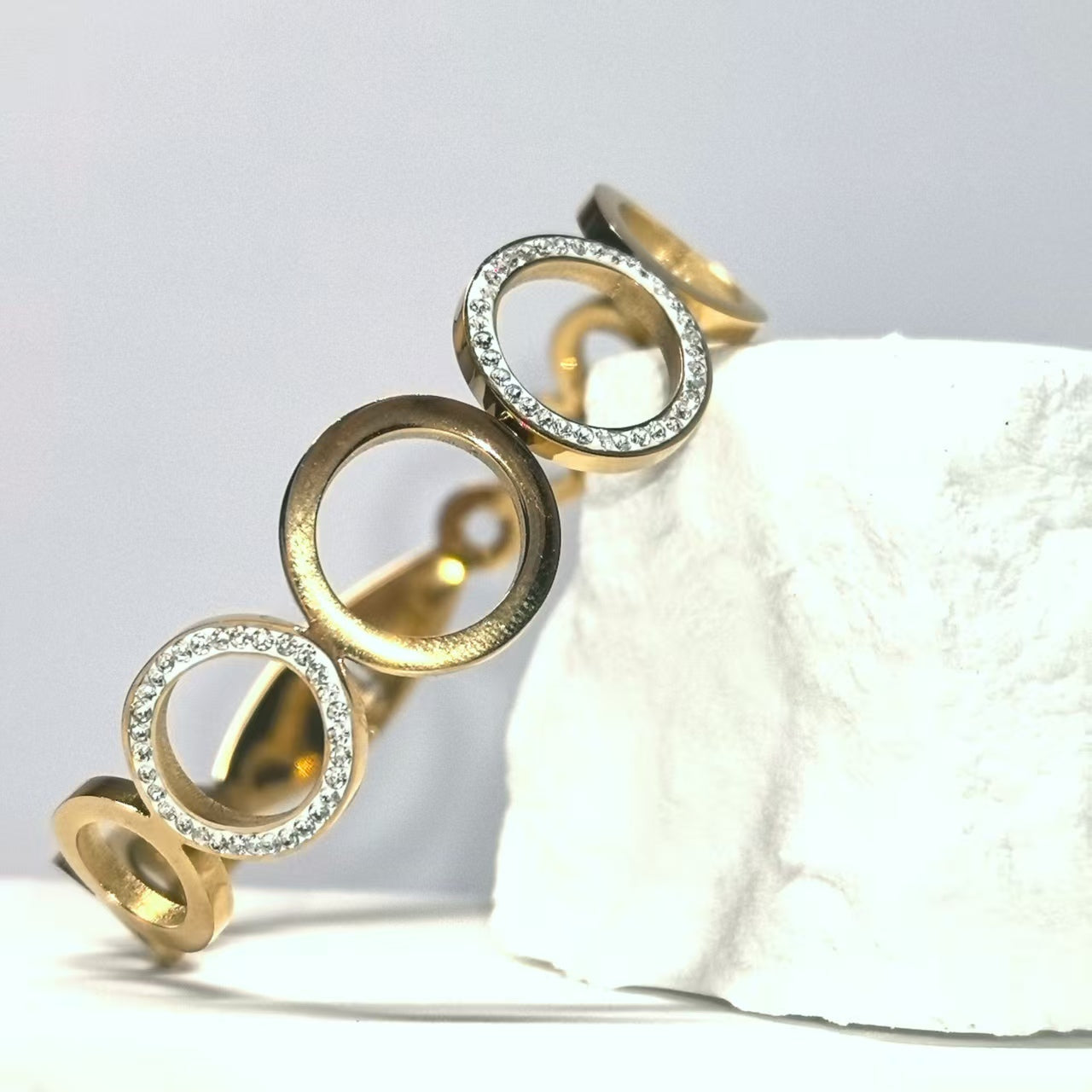 High-grade ring-shaped zircon titanium steel bracelet - DXbracelet