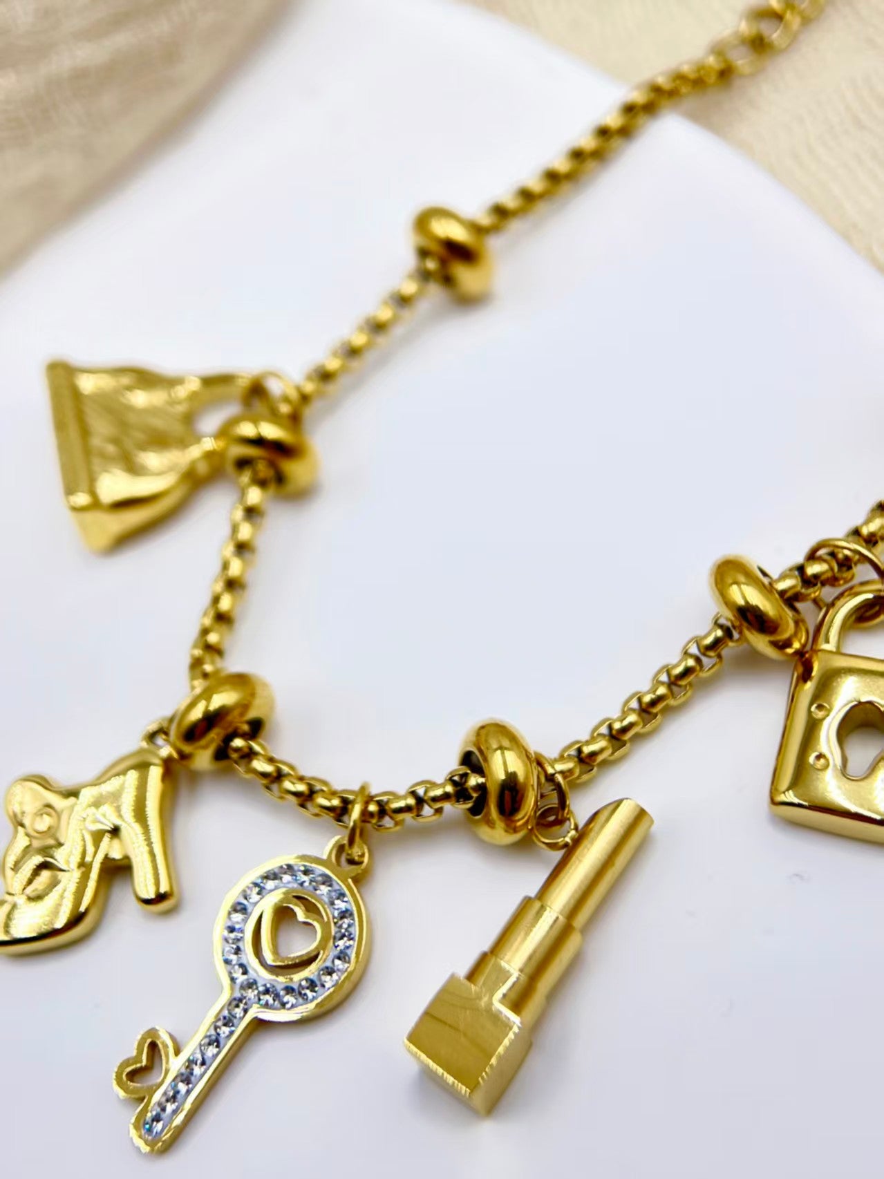 European and American style diamond-encrusted pendant bracelet