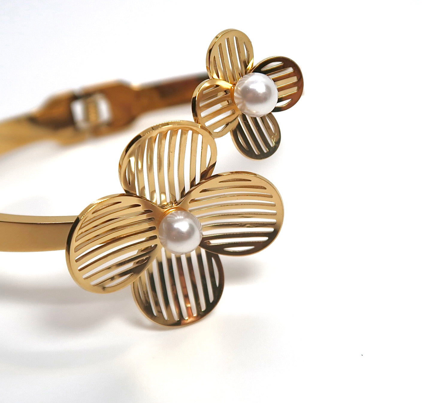 Pearl Flower Titanium Steel Bracelet - Affordable Luxury Accessory - DXbracelet