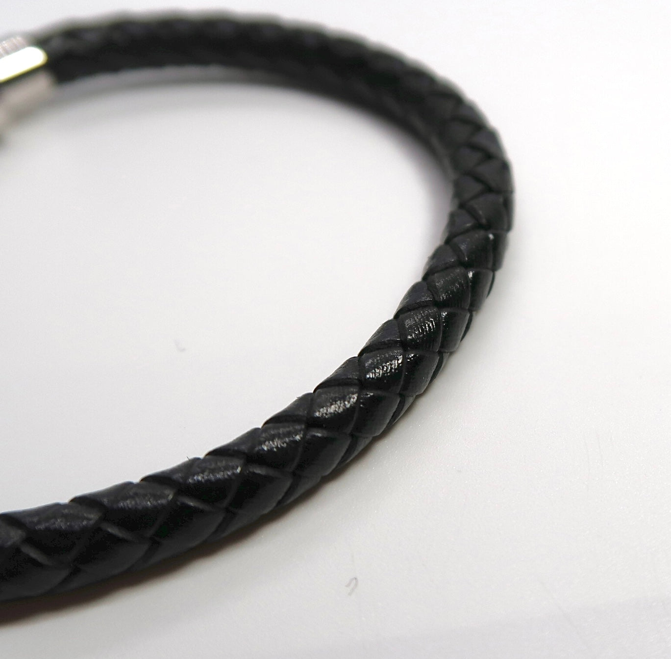 Minimalist Braided Leather Bracelet for Men with Magnetic Clasp - DXbracelet