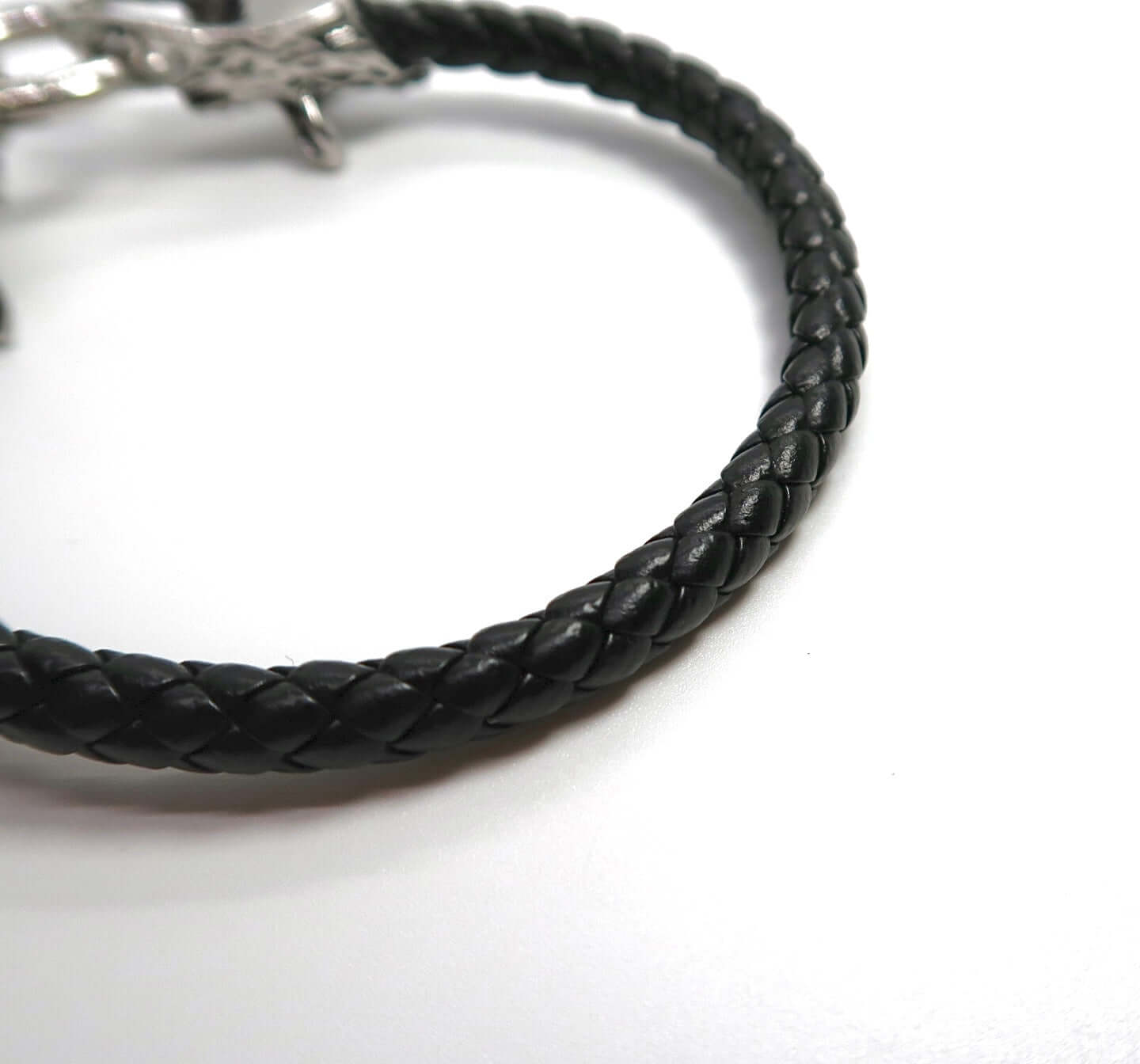 Unique Handcrafted Wolf-Head Bracelet for Men - Titanium Steel Clasp with Leather Cord - DXbracelet