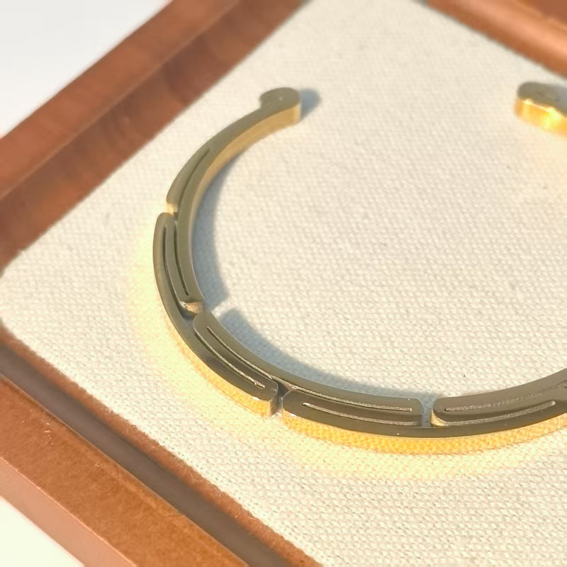 Minimalist Hinged Bangle for Men - Creative Titanium Steel Design - DXbracelet