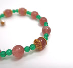 Bracelet fait main en quartz fraise et agate verte avec breloque en forme de gourde argentée