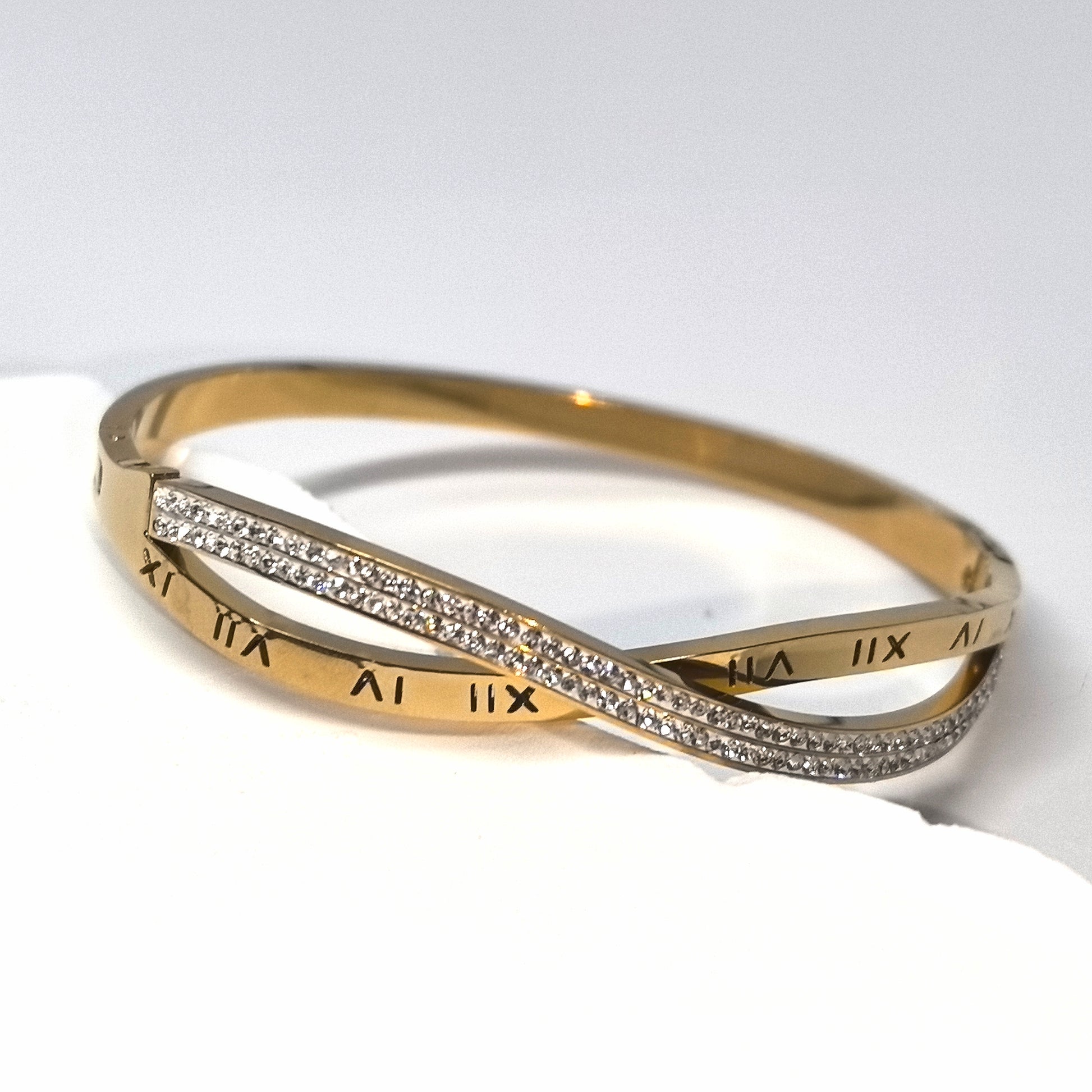 Armband aus Titanstahl mit römischen Ziffern und Zirkonia
