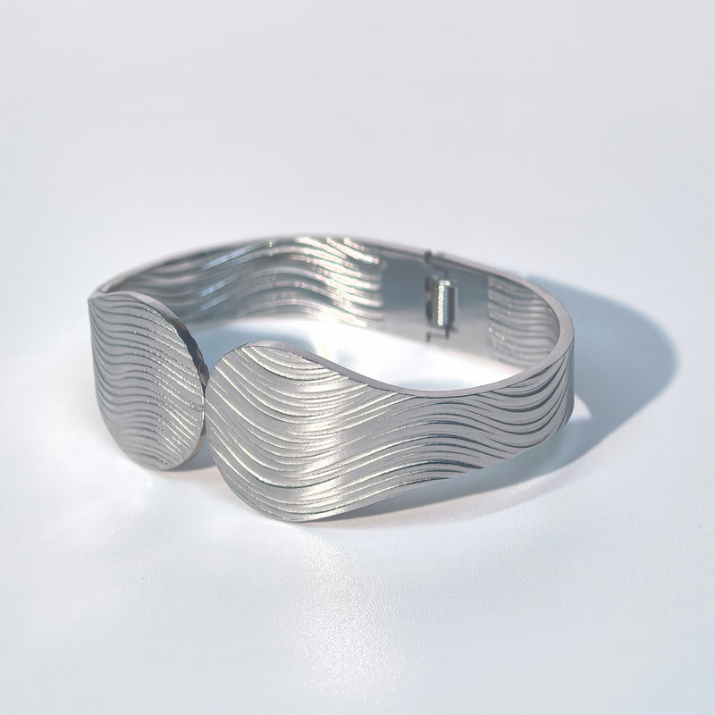 Chunky Stripe Hinged Bracelet - Vintage Titanium Steel Statement Piece - DXbracelet