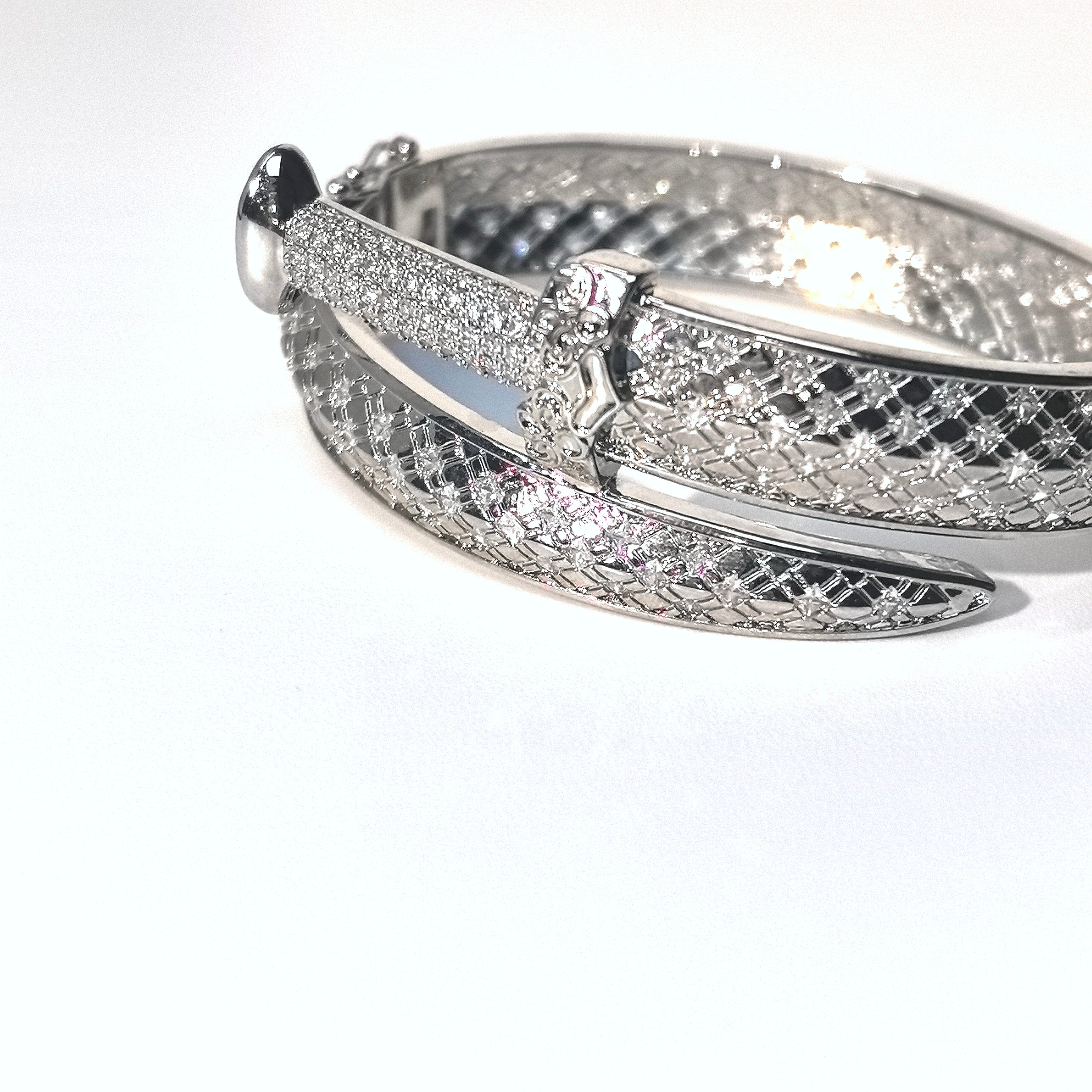 Hip-Hop "Blade of Justice" Cuban Bracelet - Full-Pave Cubic Zirconia on Copper | Versatile Unisex - DXbracelet