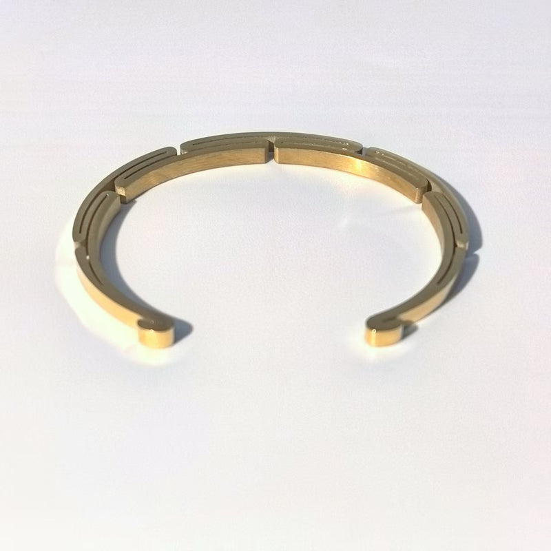 Minimalist Hinged Bangle for Men - Creative Titanium Steel Design - DXbracelet