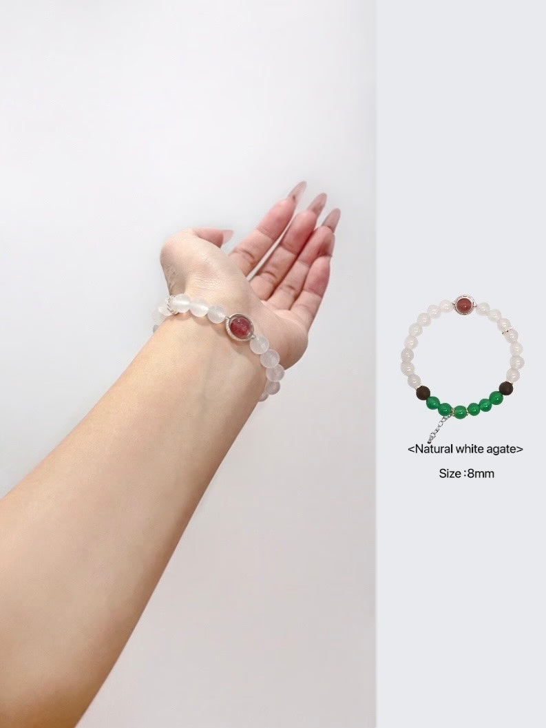 Bracelet en agate blanche, agate verte et quartz fraise avec chaîne en argent