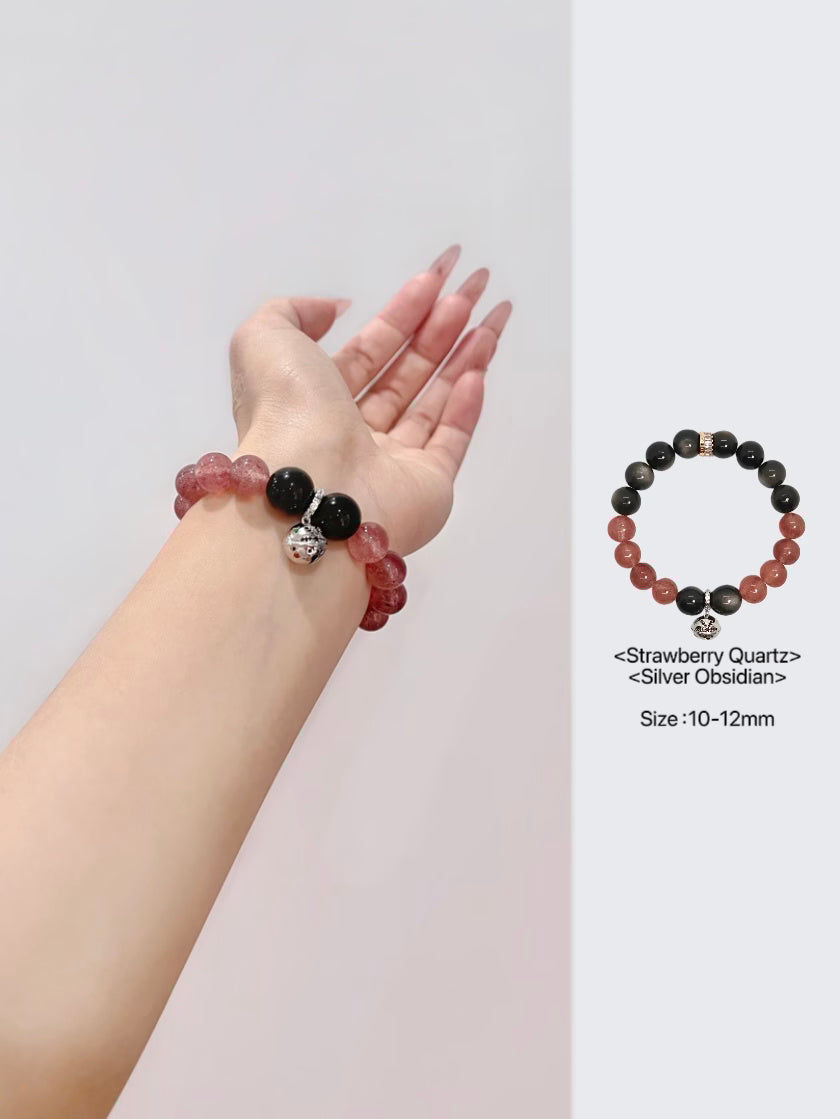 Bracelet fait main en obsidienne argentée et quartz fraise avec breloque en laiton et argent
