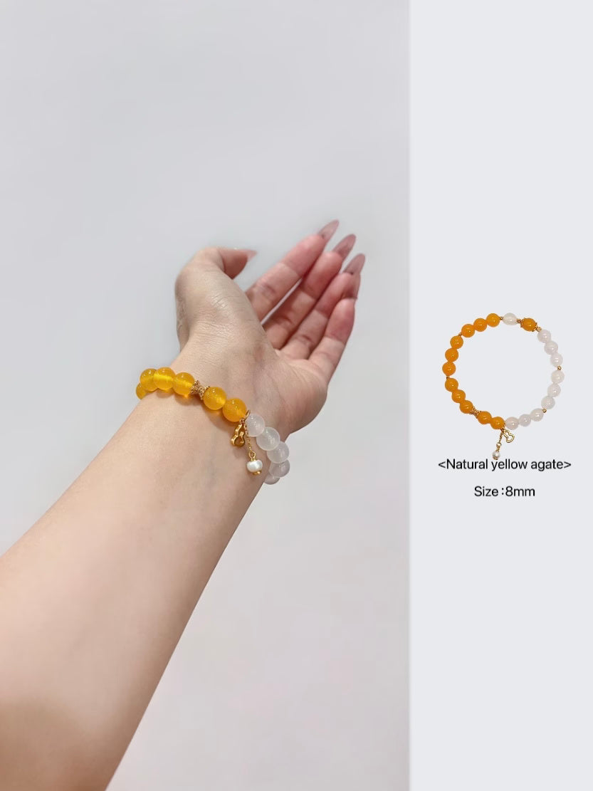 Bracelet en forme de gourde ajourée plaquée or - Agate jaune et blanche avec perle